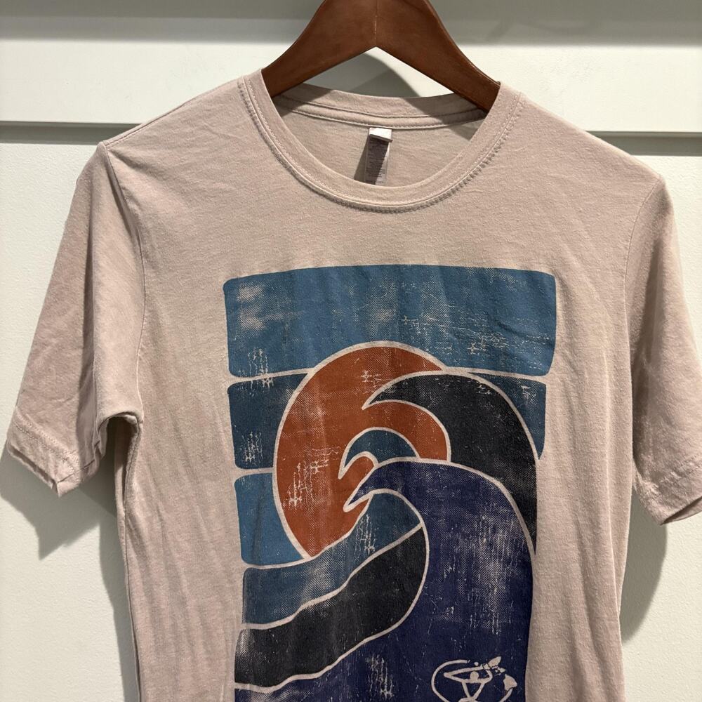 Duke's Waikiki Shirt Mens Small Tan Retro Surf Wave Graphic Tee Hawaii Beach - Picture 4 of 11